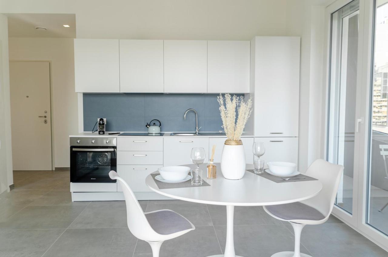 Appartamento Apulialux - Exclusive And Modern City View, Private Parking Bari Esterno foto