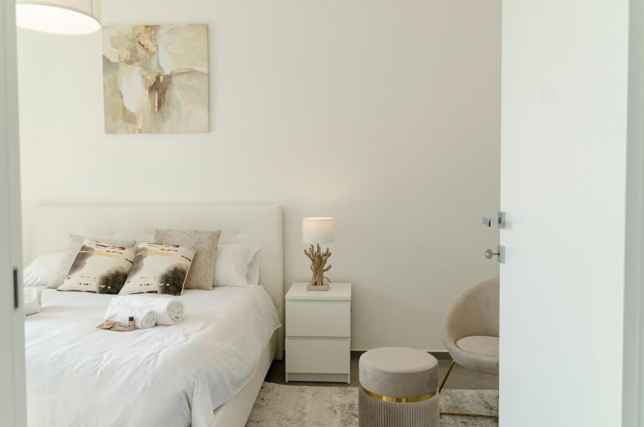 Appartamento Apulialux - Exclusive And Modern City View, Private Parking Bari Esterno foto