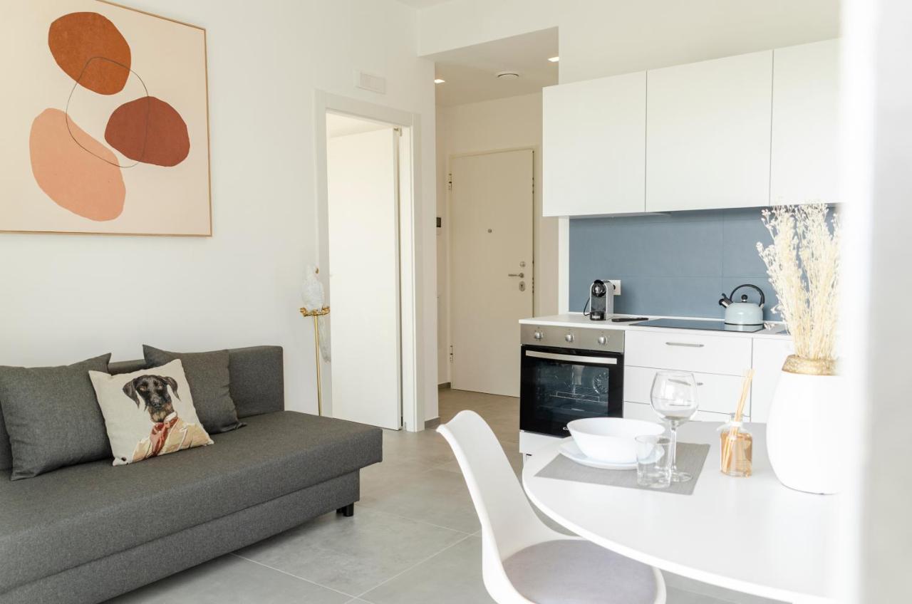 Appartamento Apulialux - Exclusive And Modern City View, Private Parking Bari Esterno foto