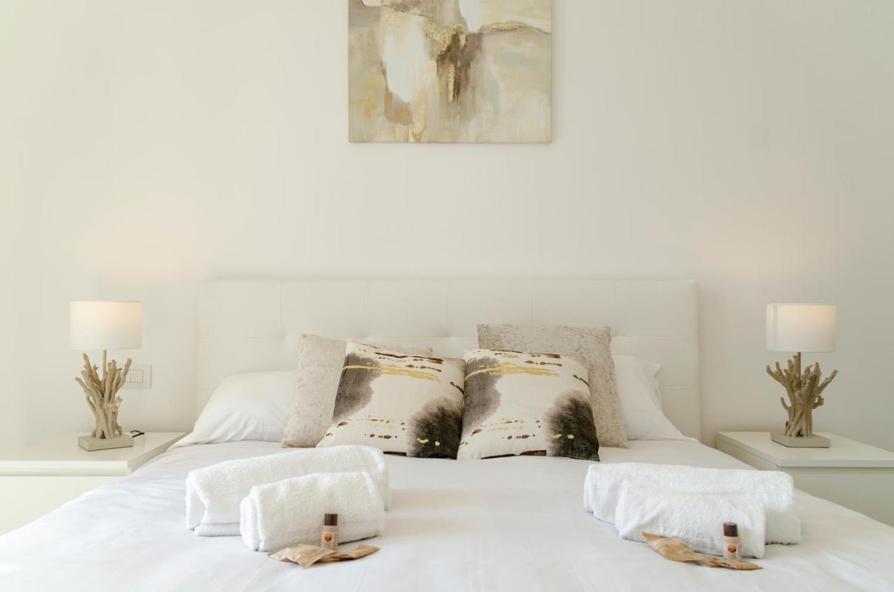Appartamento Apulialux - Exclusive And Modern City View, Private Parking Bari Esterno foto