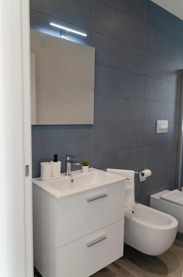 Appartamento Apulialux - Exclusive And Modern City View, Private Parking Bari Esterno foto